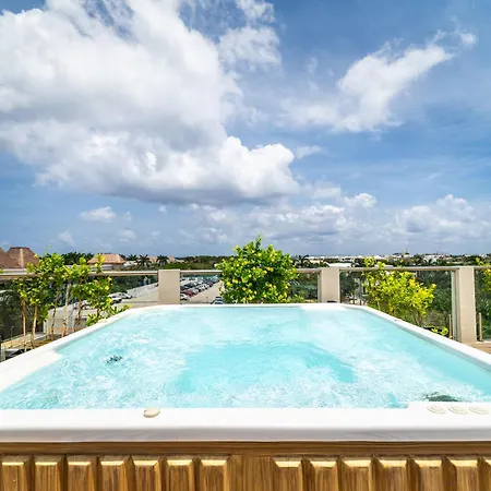 3 Bd Suite With Balcony, Gym, Rooftop Pool, Hot Tub